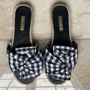 Louise et Cie Camille Black and White Gingham or Houndstooth Sandals Size 9